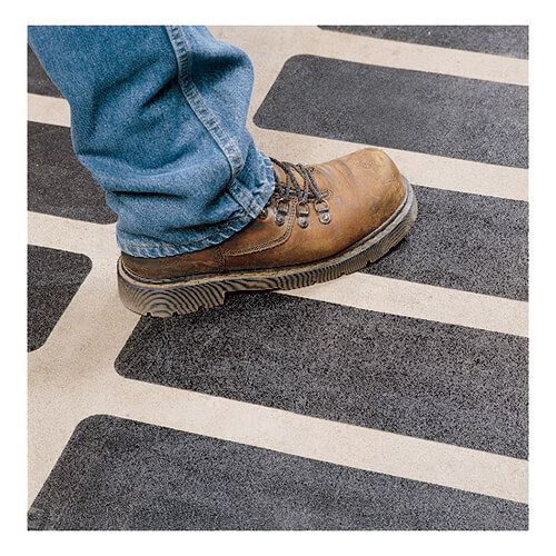 【廃番商品】滑り止めテープ100mm×18m　黒　【ＴＲＵＳＣＯ ノンスリップテープ屋内外用 平滑面強粘着タイプ １００ｍｍＸ１８ｍ 黒】