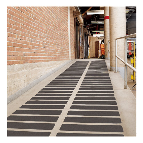 【廃番商品】滑り止めテープ100mm×18m　黒　【ＴＲＵＳＣＯ ノンスリップテープ屋内外用 平滑面強粘着タイプ １００ｍｍＸ１８ｍ 黒】