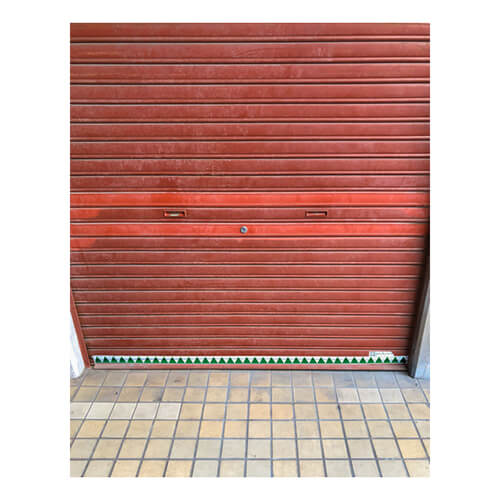 【廃番商品】標識テープ50mm×25m　緑/白　【ＴＲＵＳＣＯ ギザギザクロステープ ５０ｍｍ×２５ｍ 白緑】